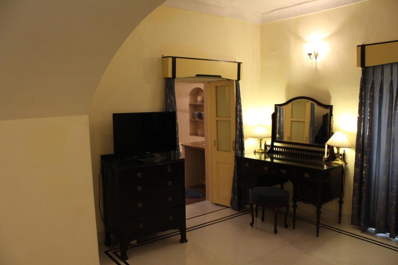 Brijraj Bhawan Palace Hotel โกตา ภายนอก รูปภาพ
