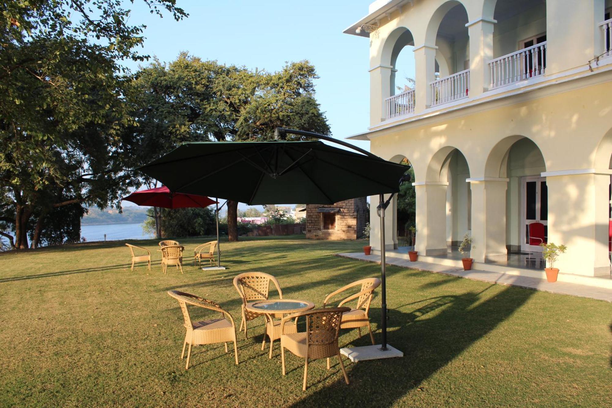 Brijraj Bhawan Palace Hotel โกตา ภายนอก รูปภาพ