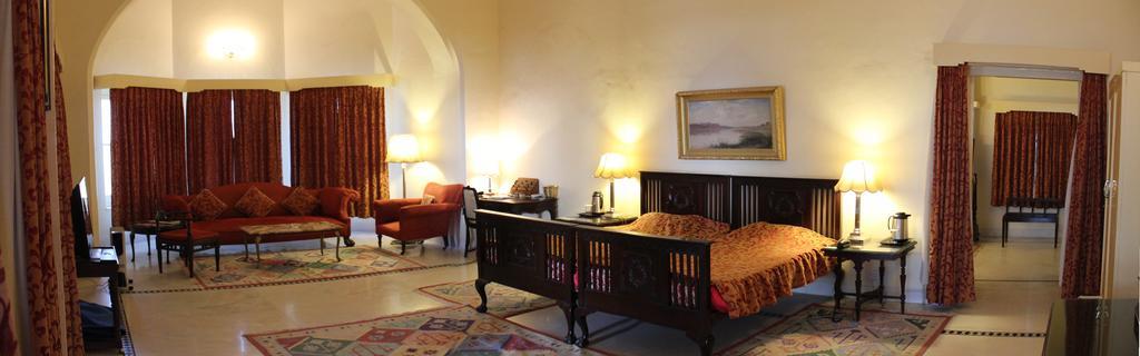 Brijraj Bhawan Palace Hotel โกตา ภายนอก รูปภาพ