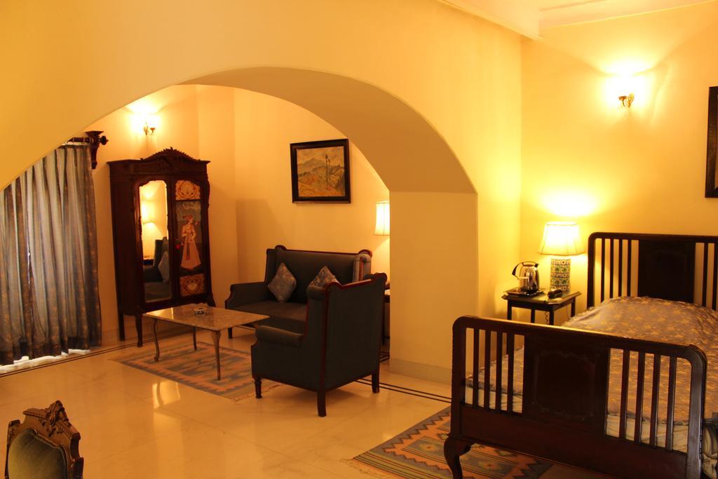 Brijraj Bhawan Palace Hotel โกตา ภายนอก รูปภาพ